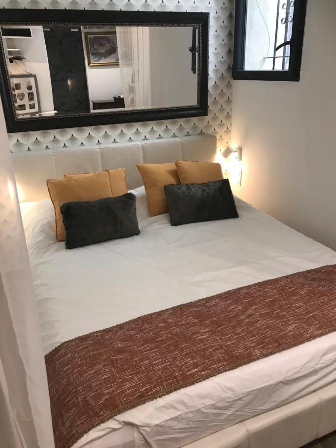 Chambre Via Natina Saint-Germain-en-Laye ภายนอก รูปภาพ